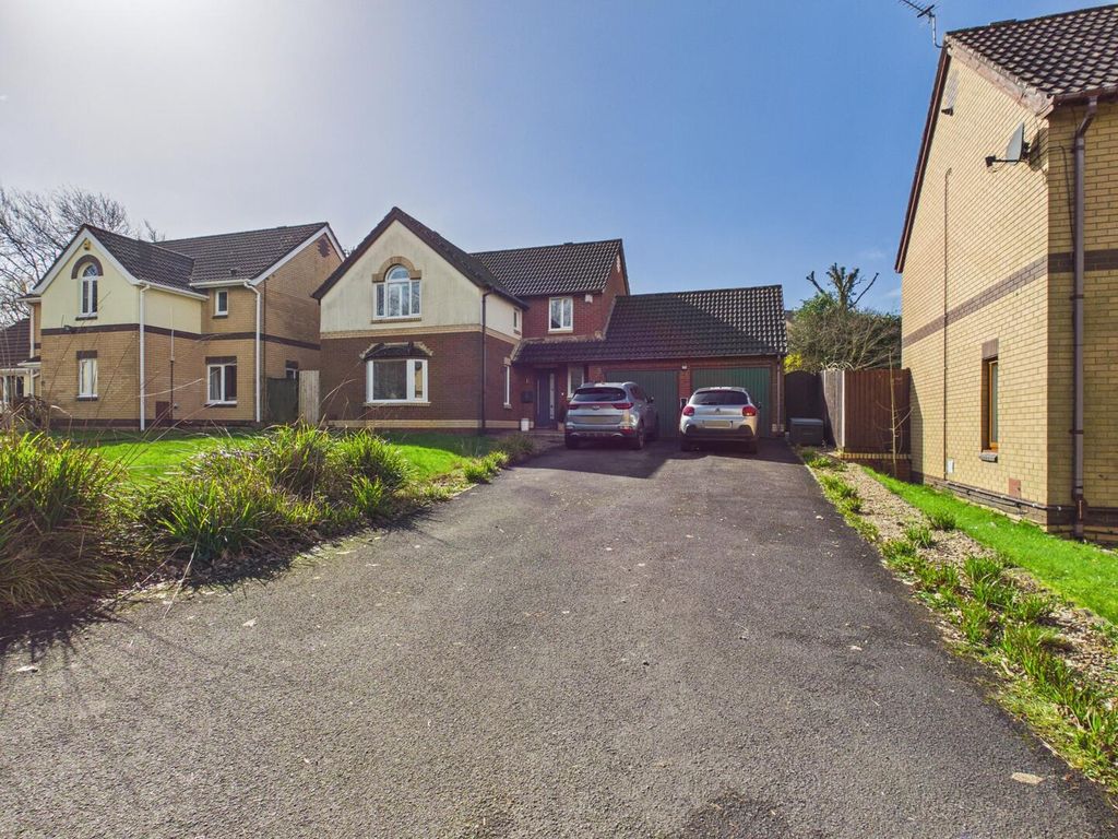 Property photo 1 of 47 Driveway