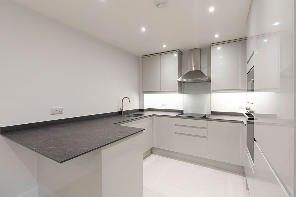 Property photo 3 of 16 Kitchen