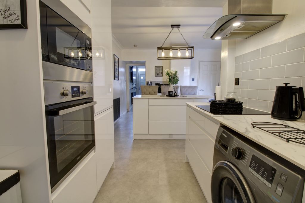 Property photo 3 of 18 A4