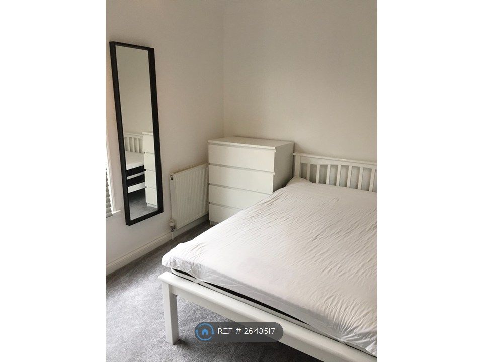 Property photo 2 of 10 Bedroom