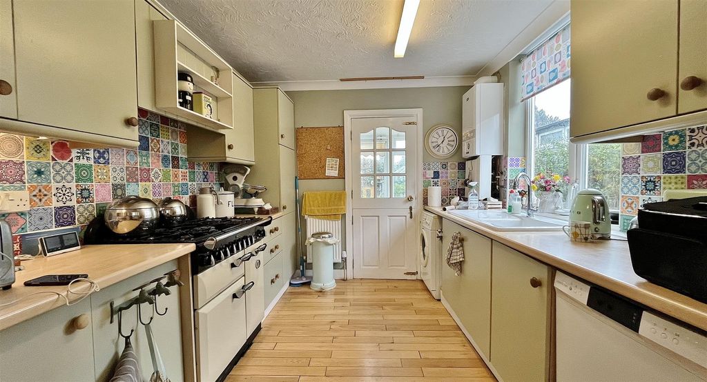Property photo 3 of 22 Kitchen