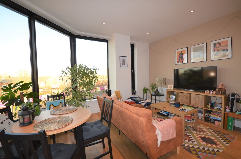 Property photo 2 of 10 Diningliving