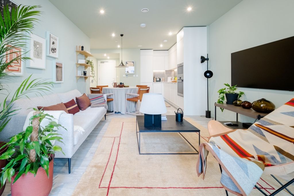 Property photo 3 of 14 Flat45-Sandhu-Bui...