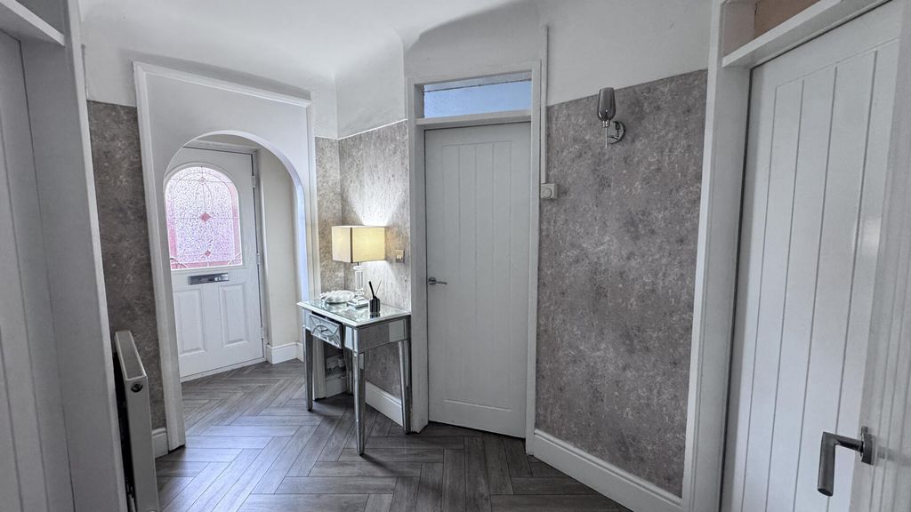 Property photo 2 of 17 Hallway