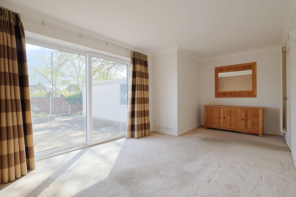 Property photo 3 of 16 Living Room