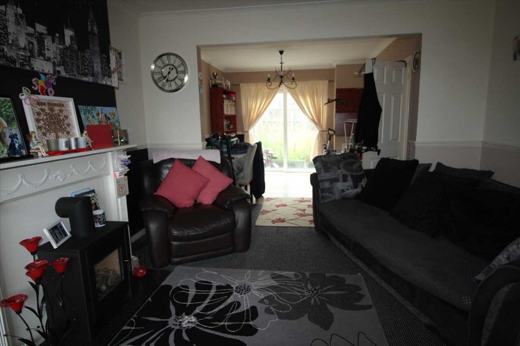 Property photo 2 of 6
