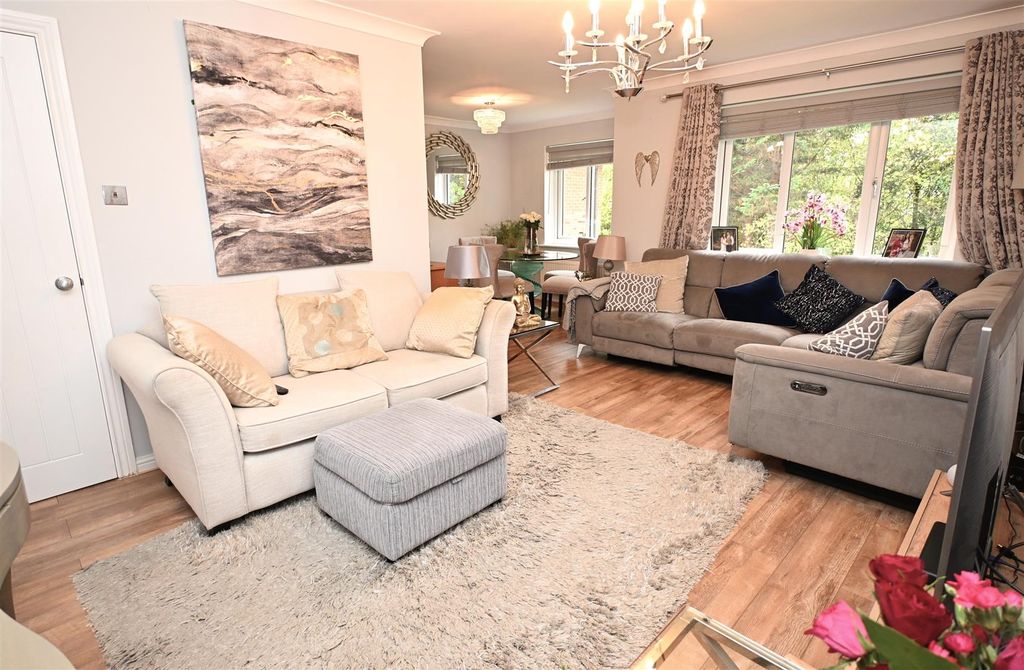 Property photo 3 of 14 Lounge/ Dining Room