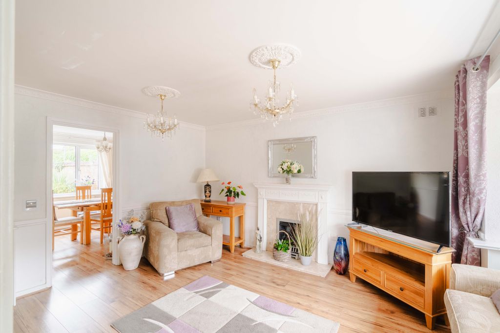 Property photo 2 of 24 9