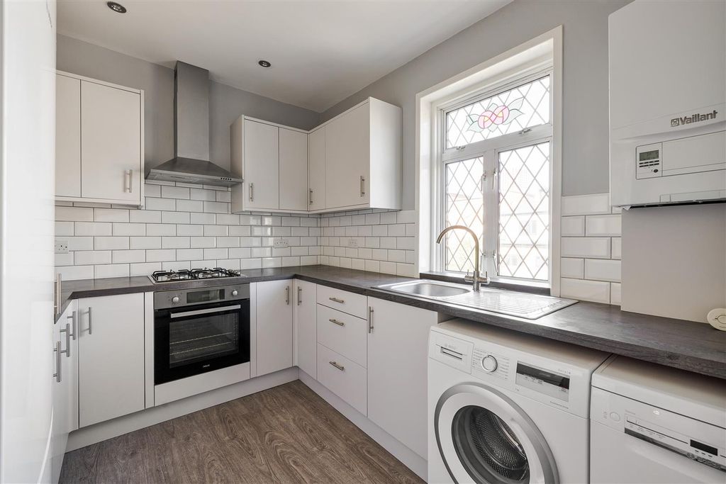 Property photo 3 of 14 Orford Road, E17