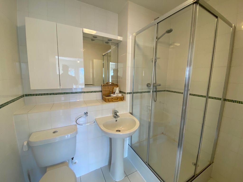 Property photo 3 of 12 Bathroom