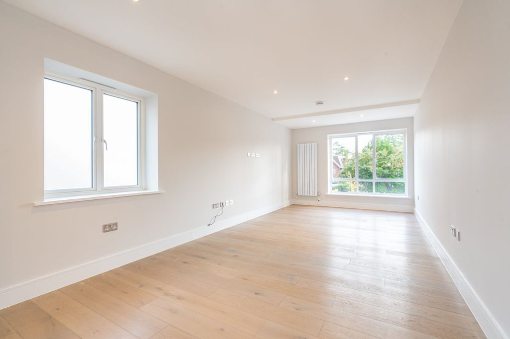 Property photo 1 of 6 Living Space