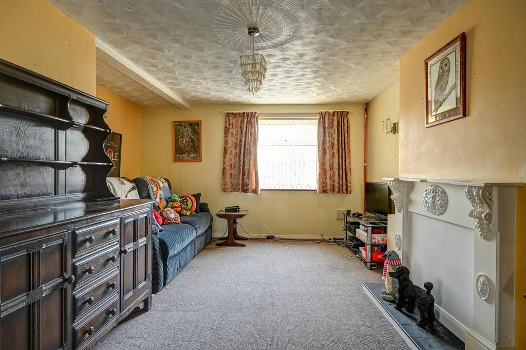 Property photo 3 of 10 Lounge.Jpg