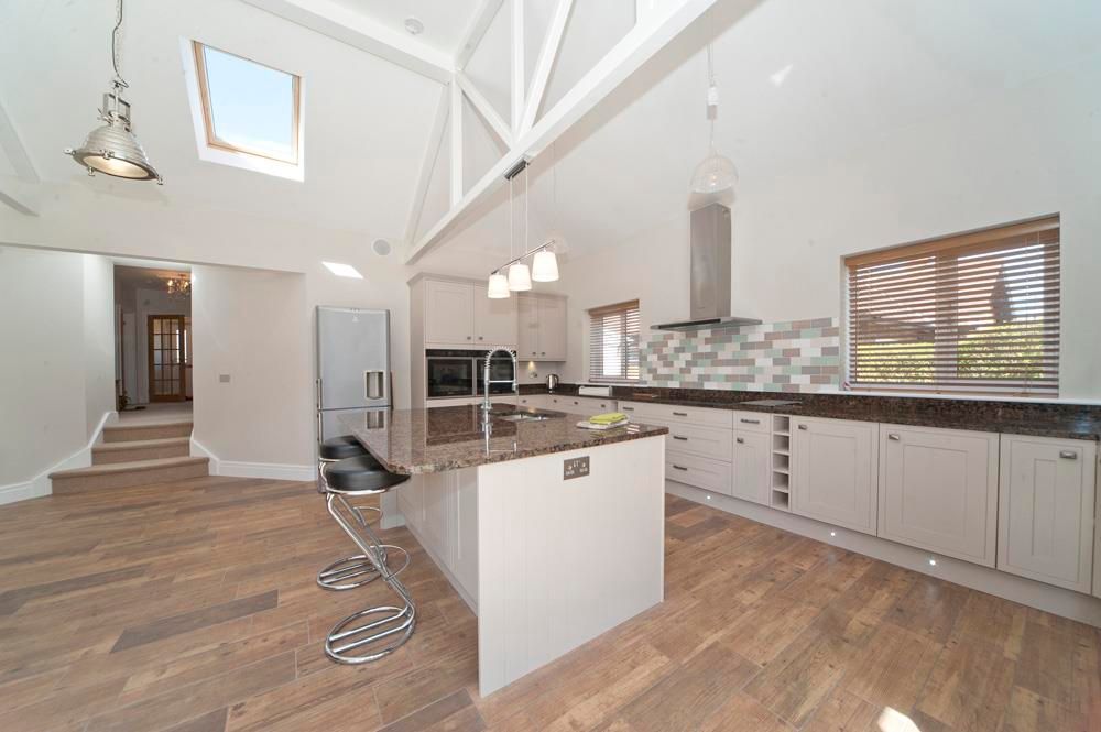 Property photo 3 of 20 Kitchen