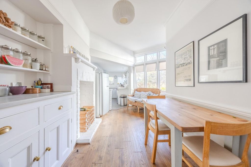 Property photo 3 of 31 Breakfast Room