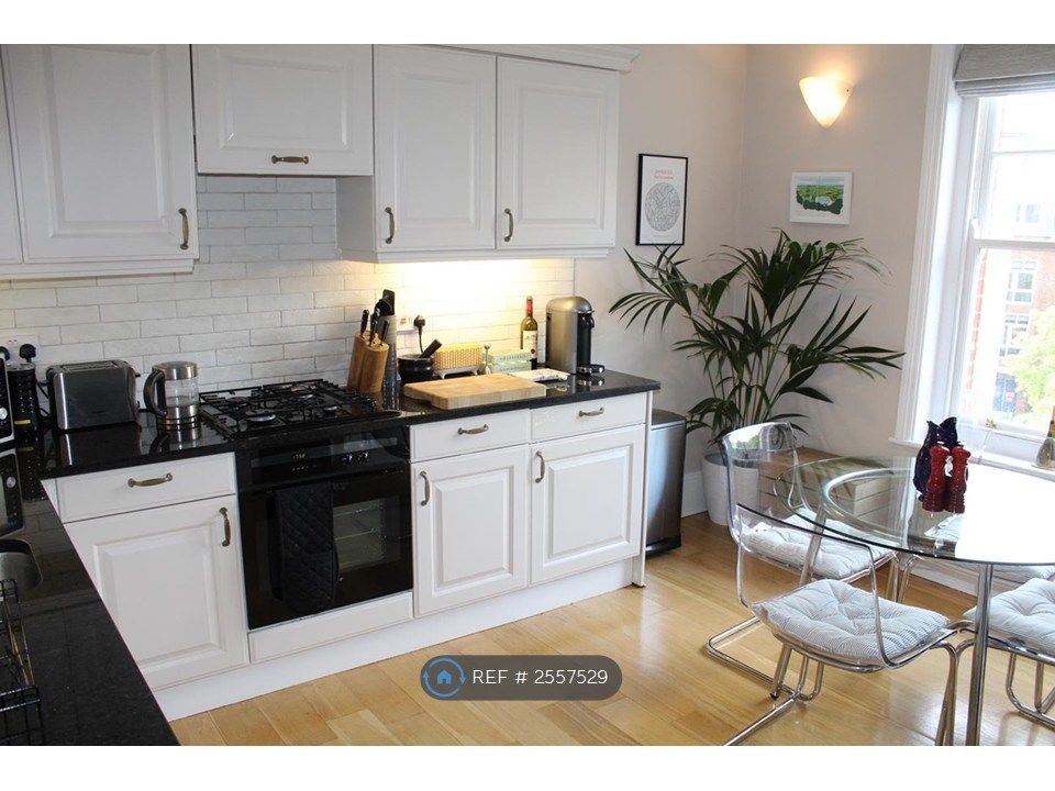 Property photo 2 of 8 Kitchen