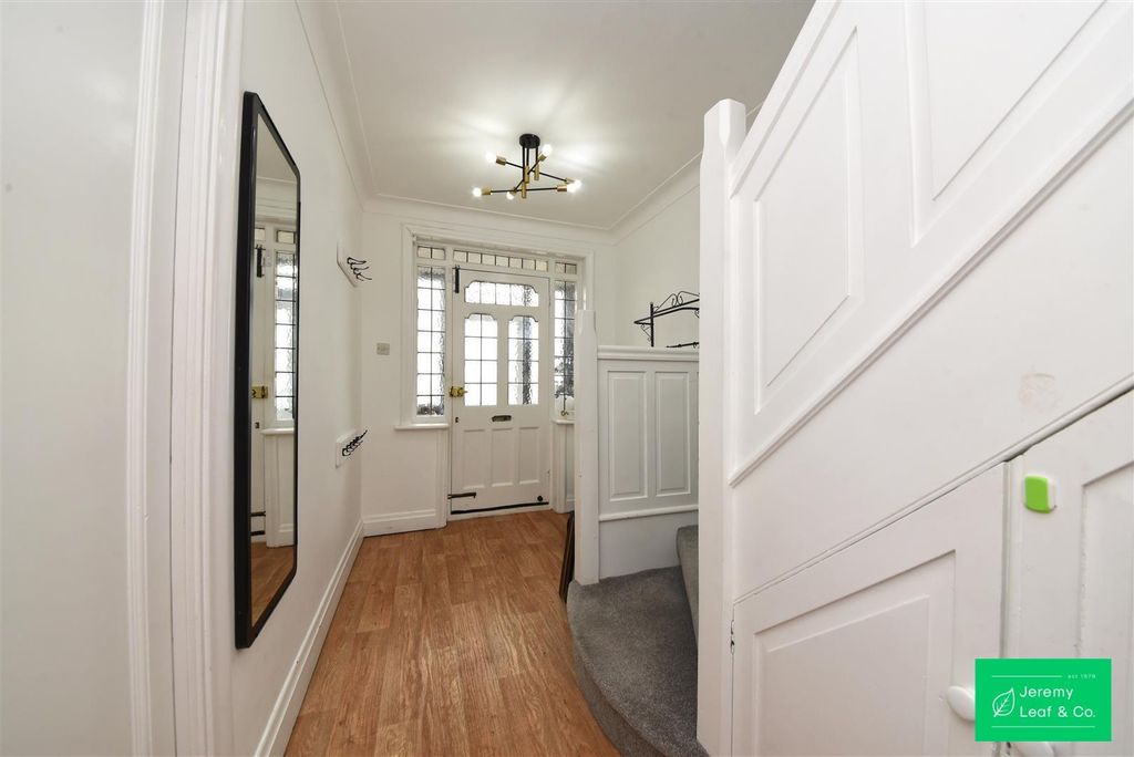 Property photo 3 of 21 Hallway