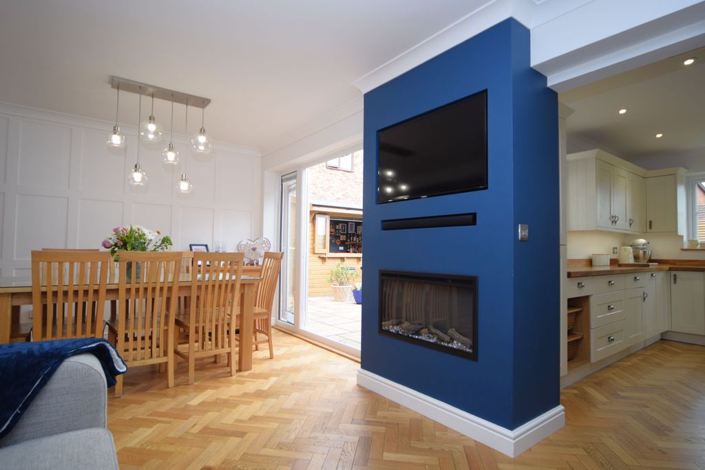 Property photo 2 of 28