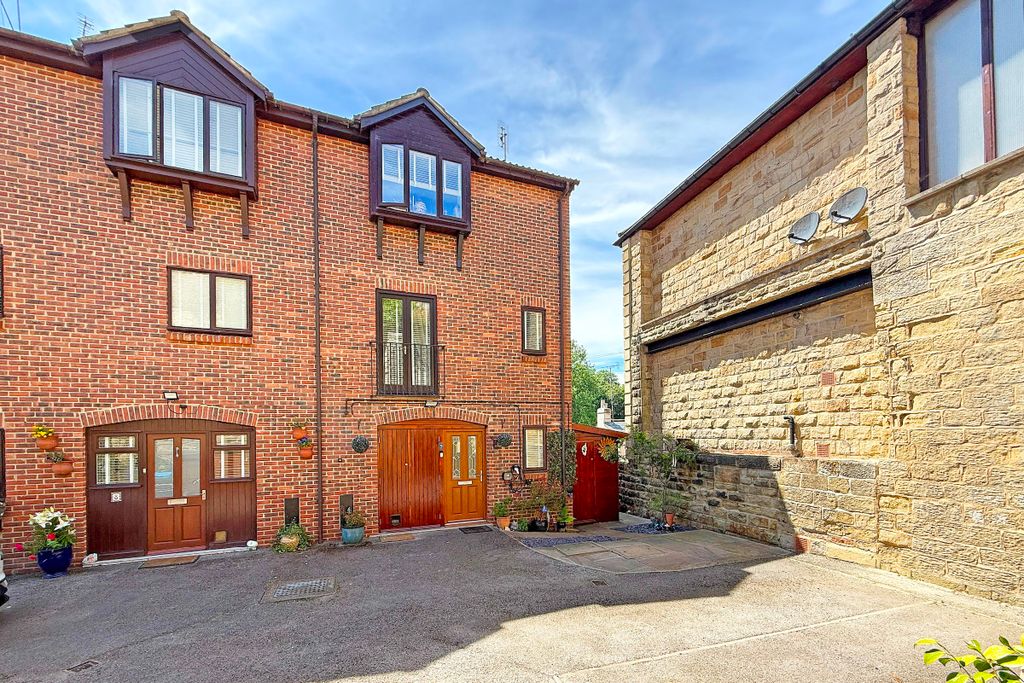 Property photo 2 of 24