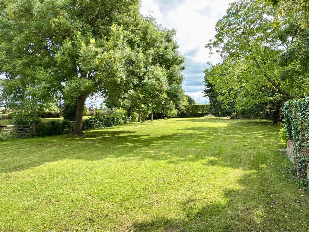 Property photo 2 of 25