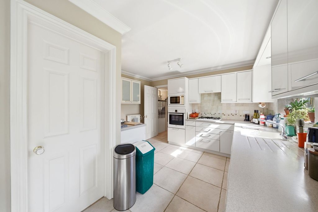 Property photo 2 of 29