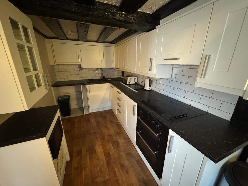 Property photo 3 of 10 Kitchen