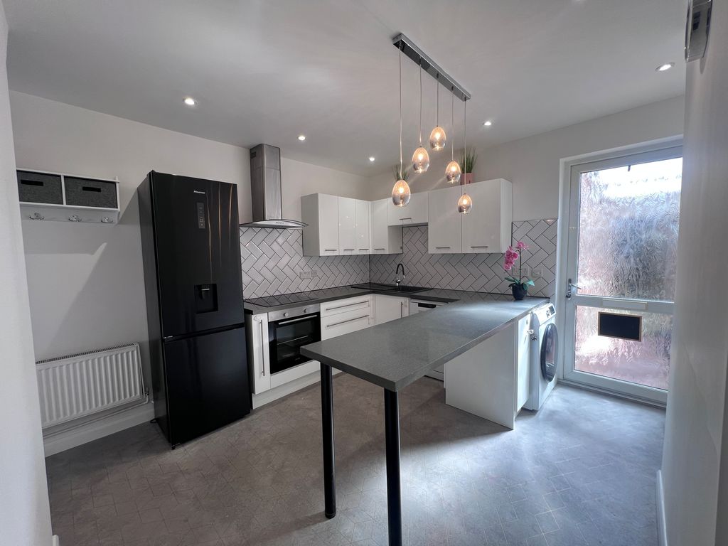 Property photo 3 of 10 Front