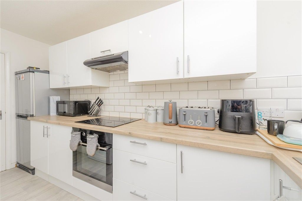 Property photo 3 of 7 Kitchen