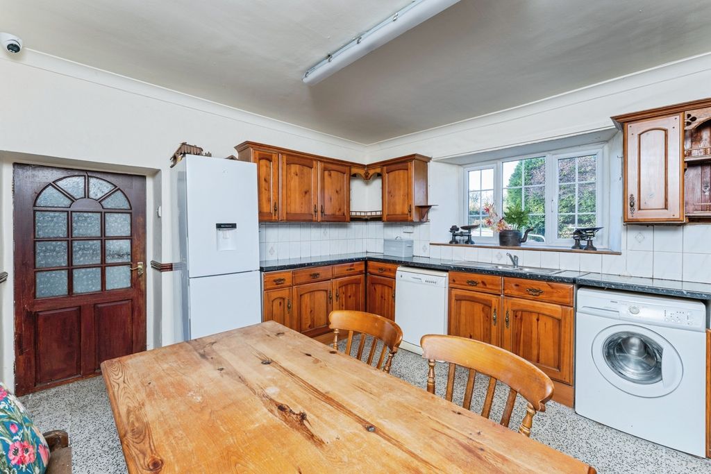 Property photo 2 of 16 Photo