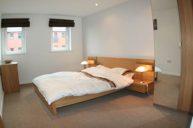 Property photo 2 of 6 Bedroom