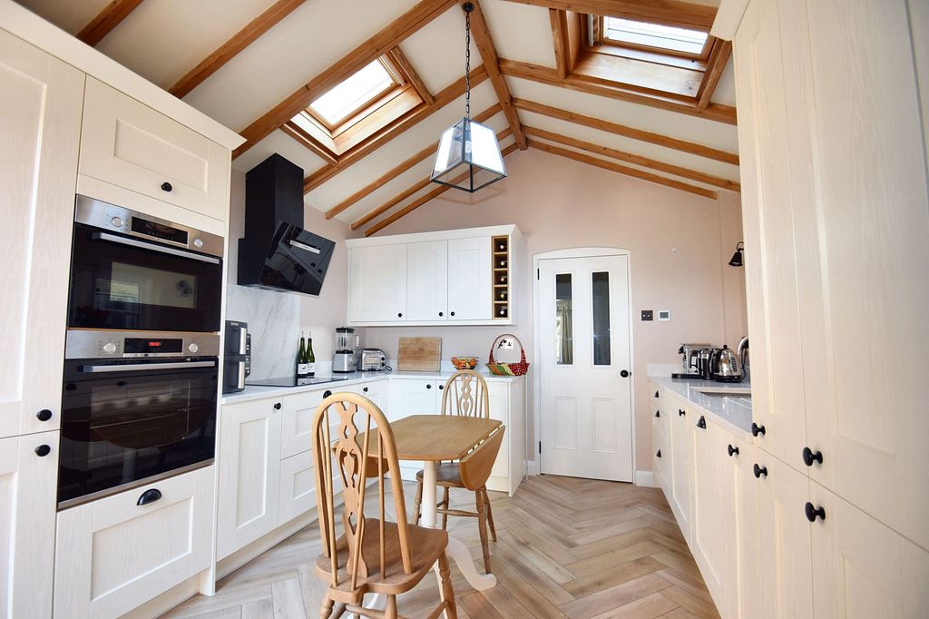 Property photo 2 of 10 Kitchen