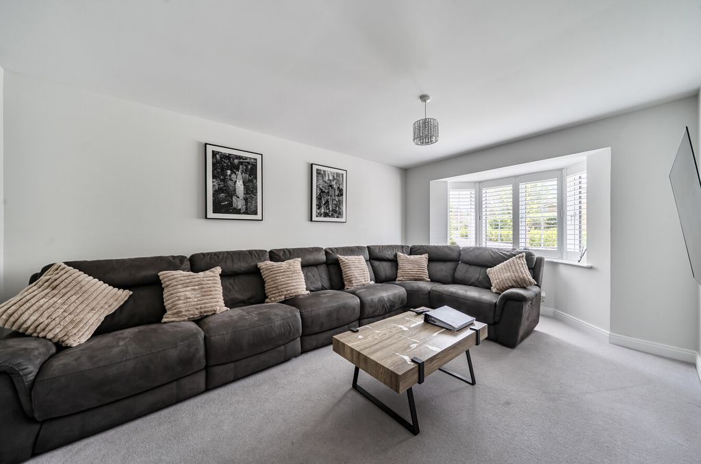 Property photo 3 of 22 1452791-2-69Fb867...