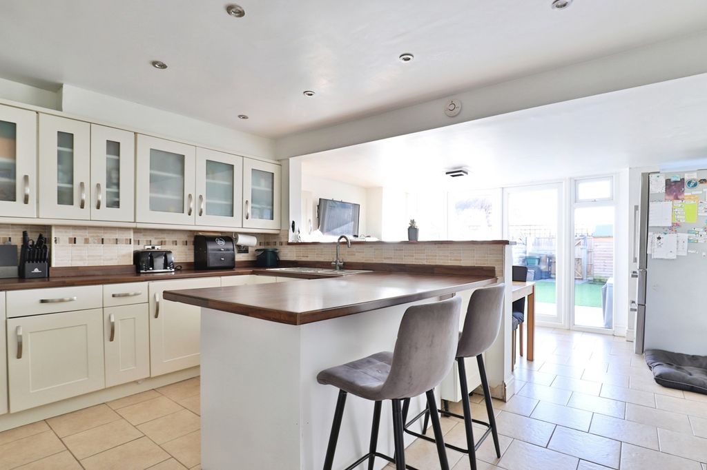 Property photo 3 of 20 Pbox-Img.Jpg