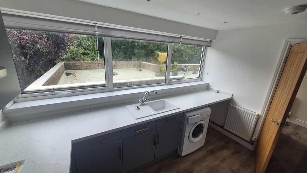 Property photo 2 of 15 4Bph Kitchen 2.Jpeg