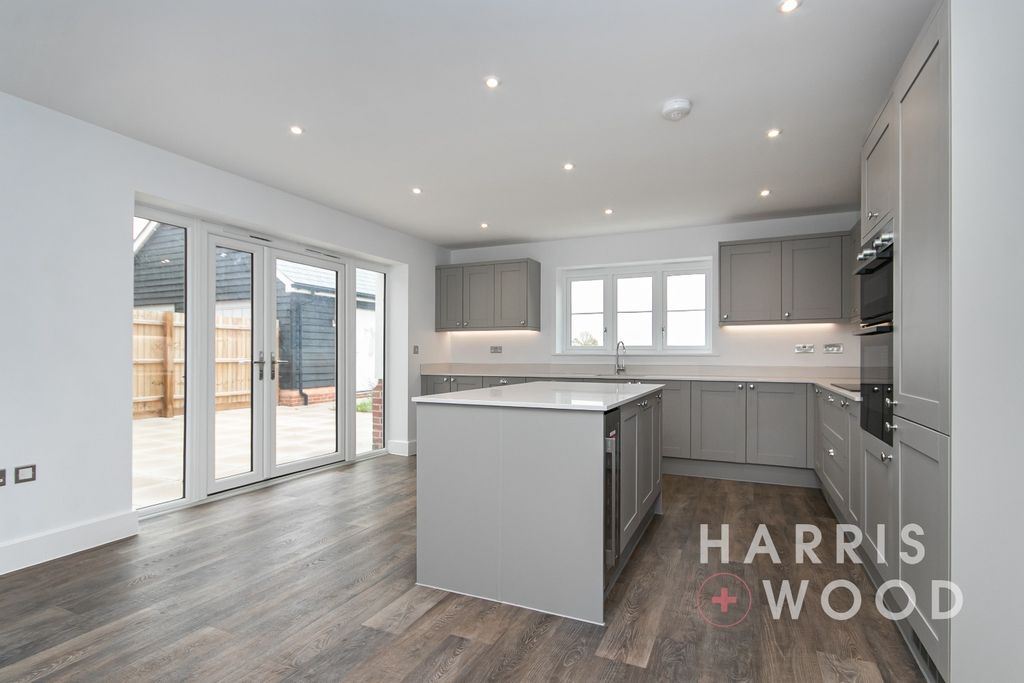 Property photo 2 of 25 4690321