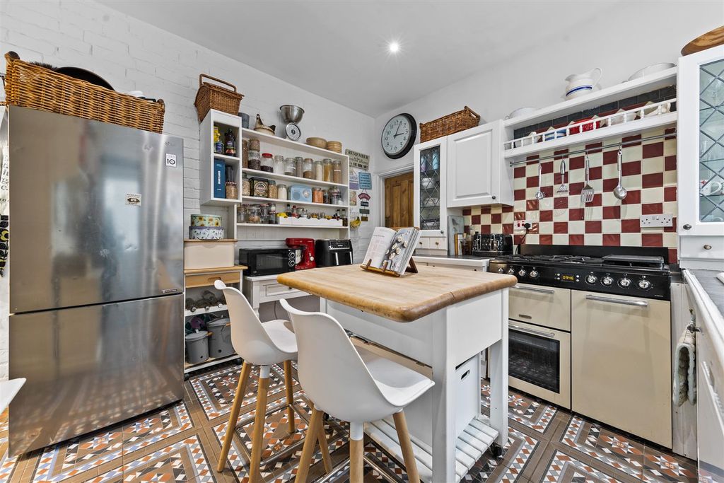 Property photo 3 of 25 74Kingsthorpegroveweb28.Jpg