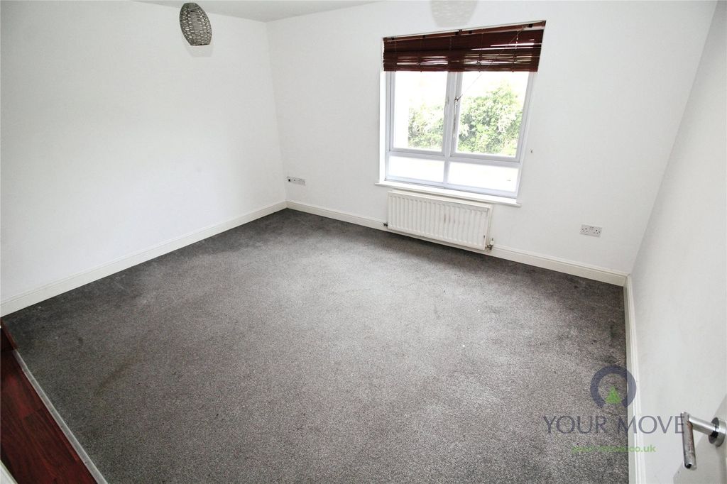 Property photo 3 of 12 Living Room/Kitchen