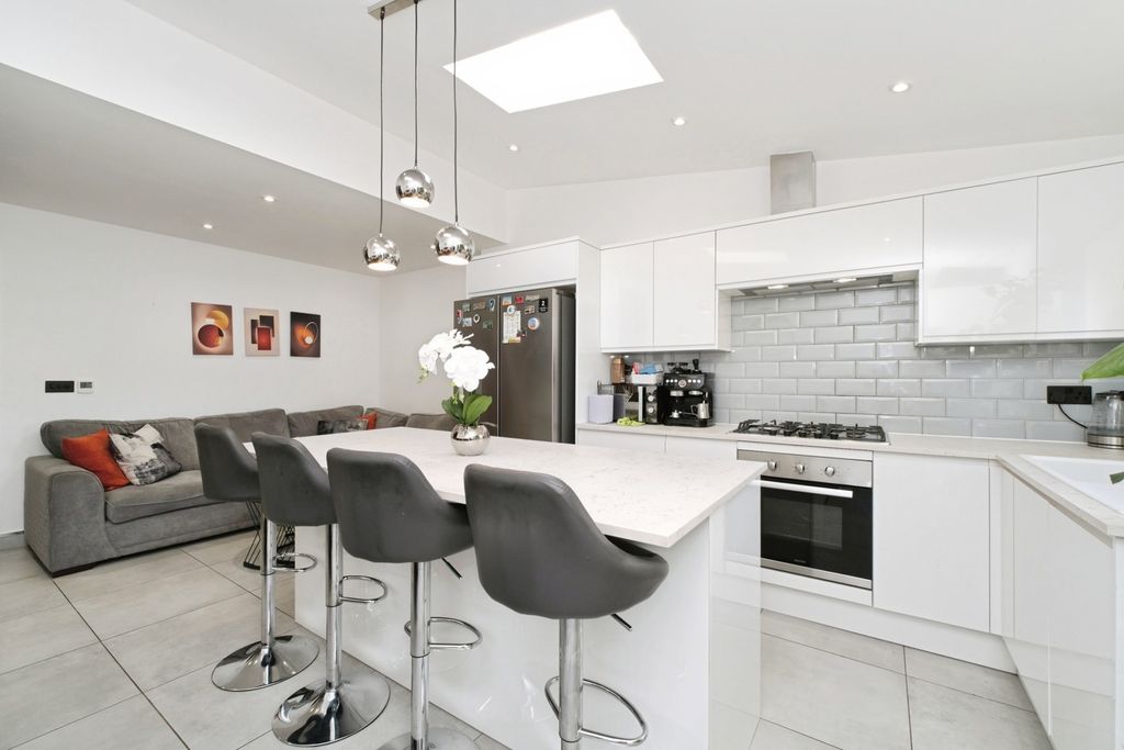 Property photo 2 of 20 Pbox-Img.Jpg