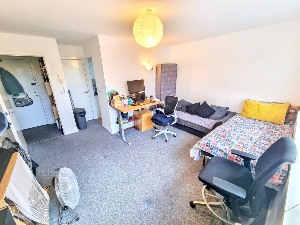 Property photo 3 of 12