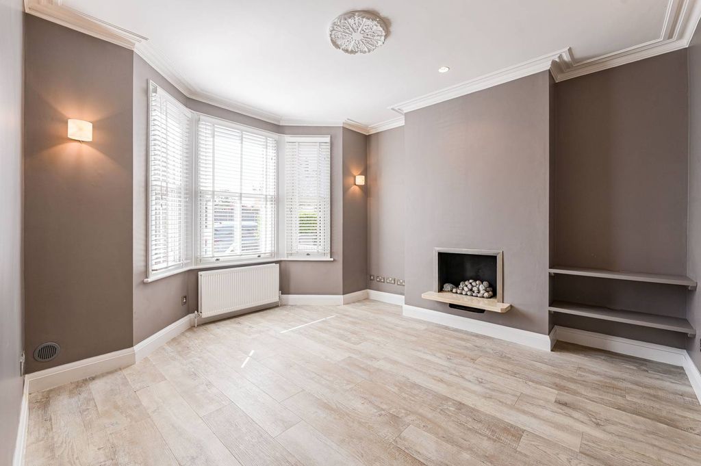 Property photo 1 of 28