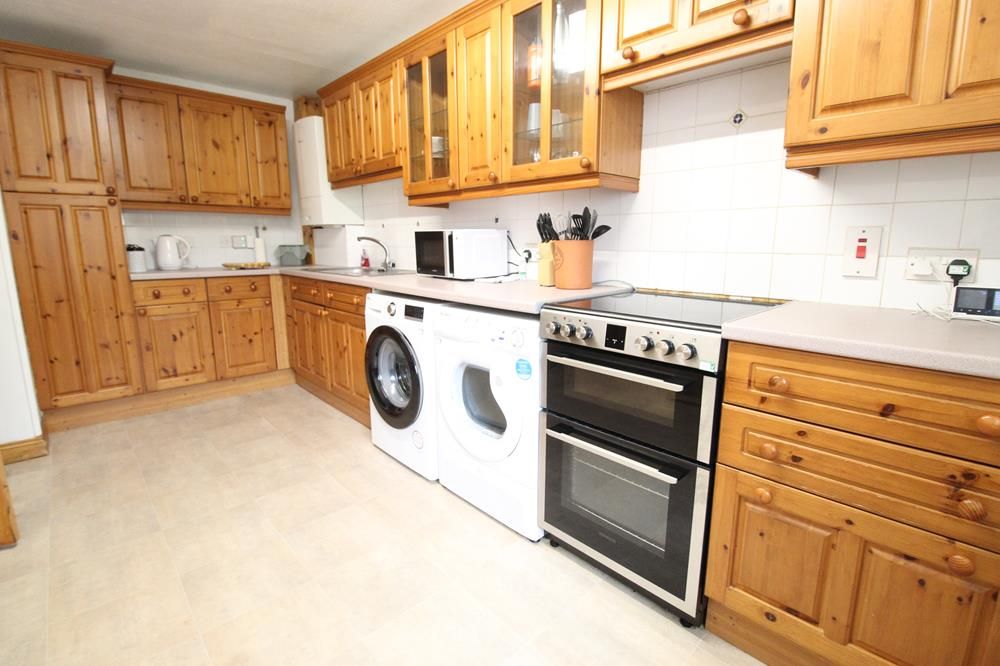Property photo 2 of 6 Kitchen