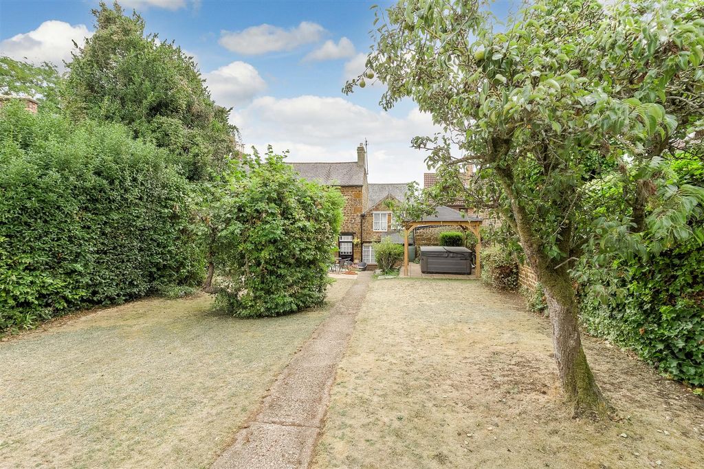 Property photo 3 of 25 Rear Garden Looking To House
