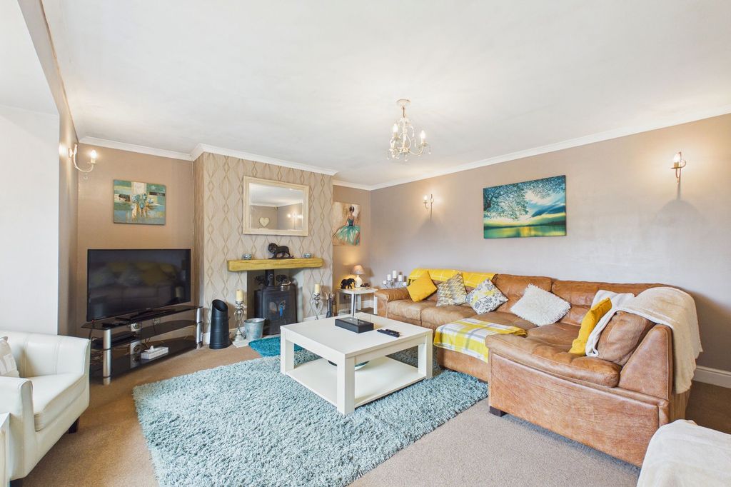 Property photo 3 of 44