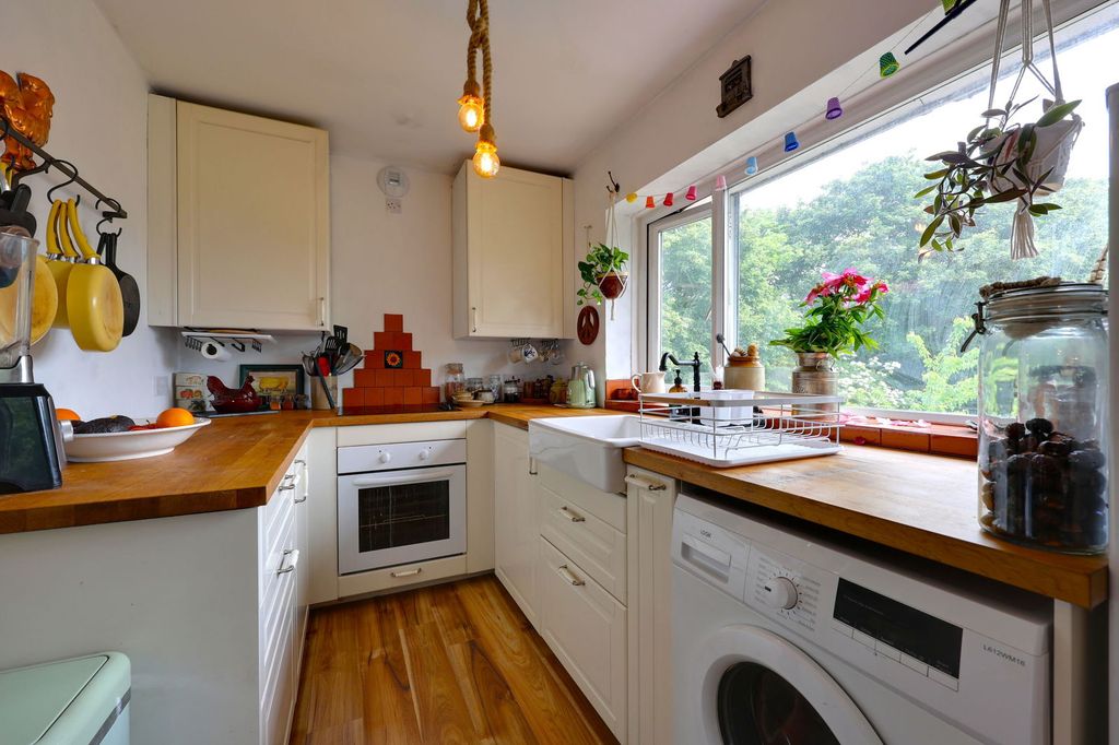 Property photo 3 of 23