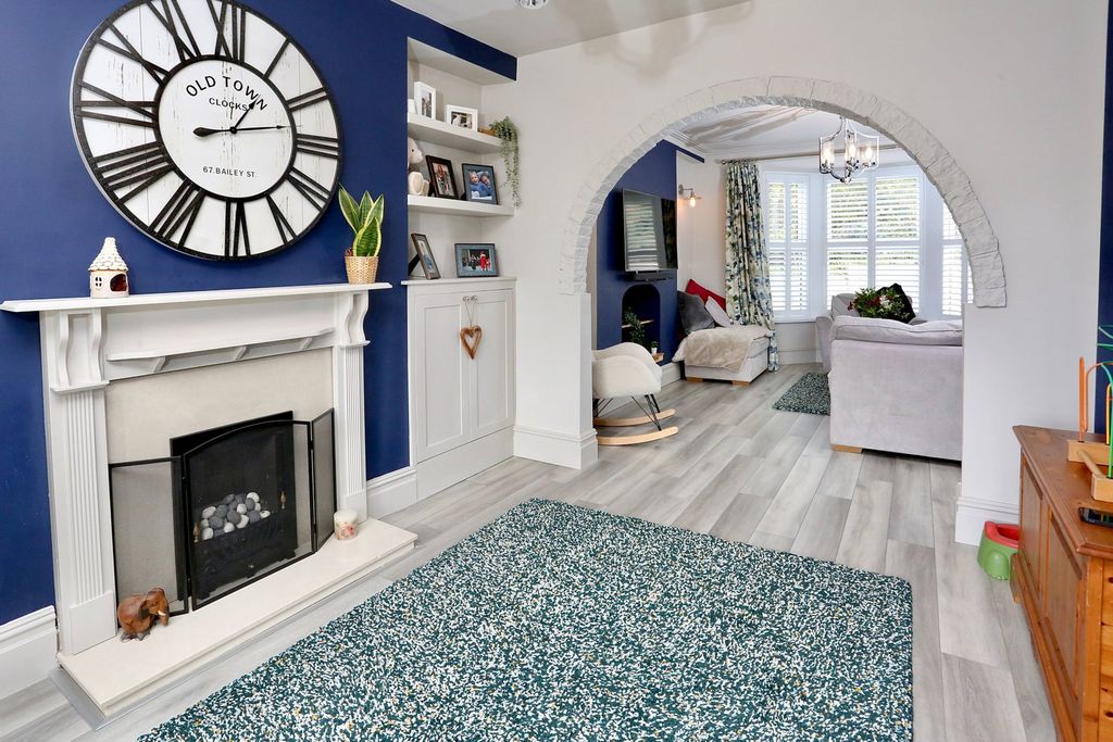 Property photo 2 of 41