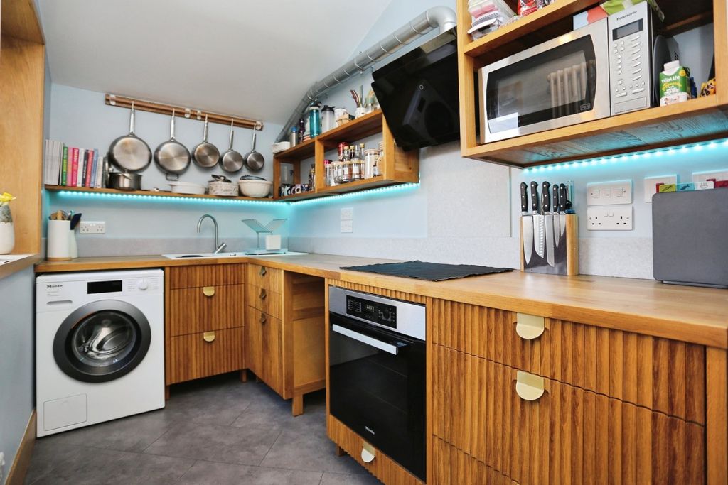 Property photo 2 of 16 Picture No. 33