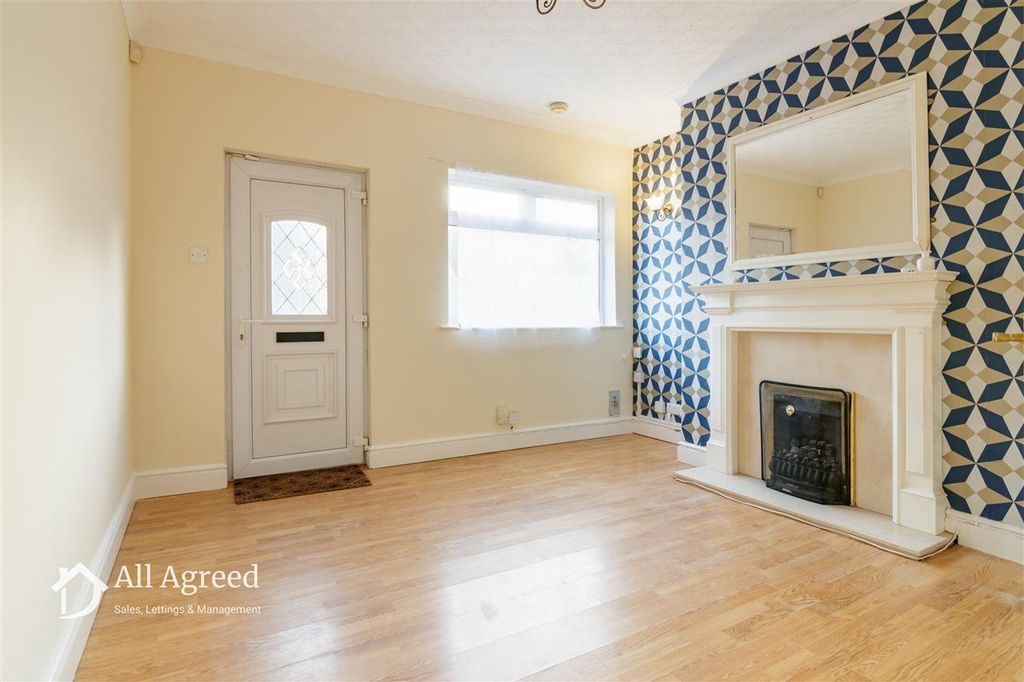 Property photo 2 of 12 Lounge