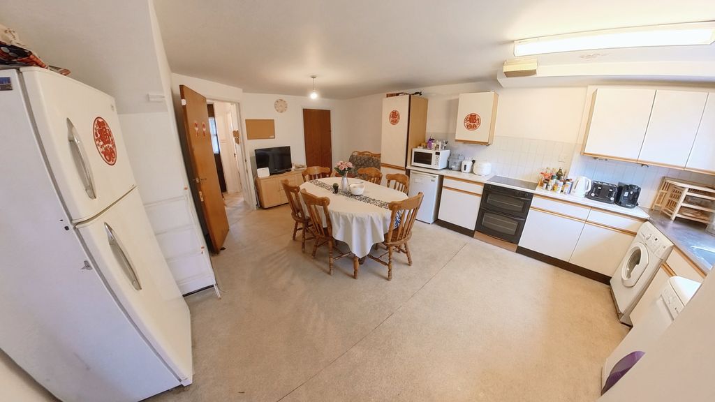 Property photo 1 of 28