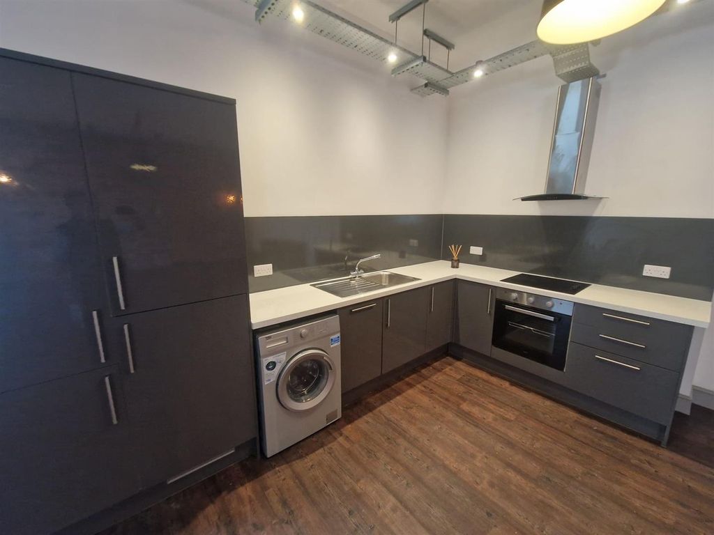 Property photo 2 of 17 5Ef456Be-Dbed-47Aa-9E58-A069433Dd527.Jpg