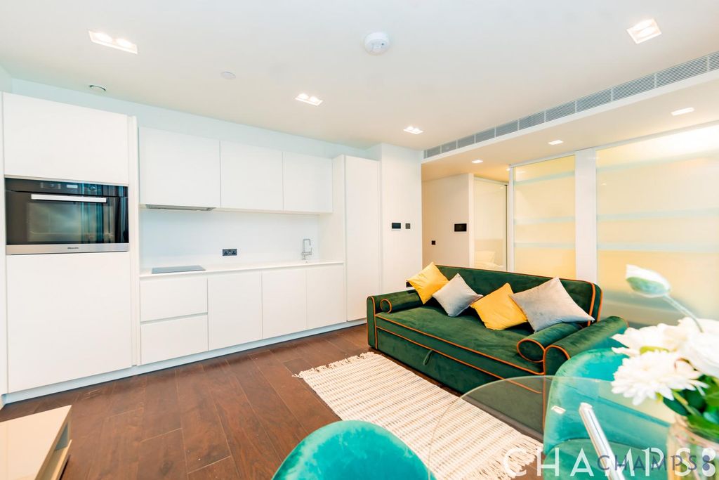 Property photo 1 of 12 Studio To Let