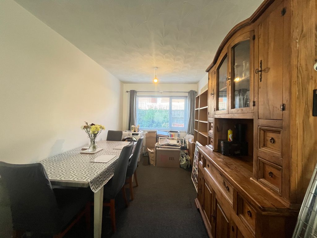 Property photo 3 of 11 Dining Room